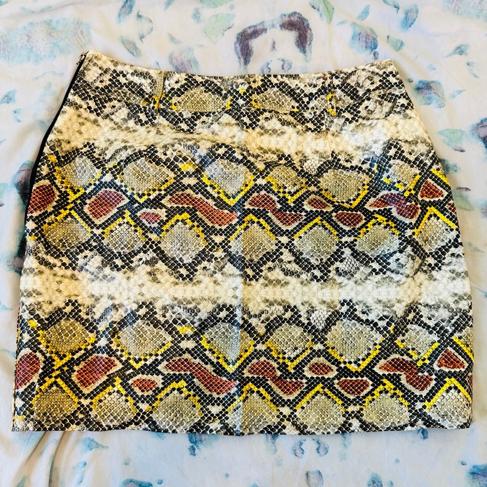 NWOT PRETTYLITTLETHING Snakeskin mini skirt with belt holes detail